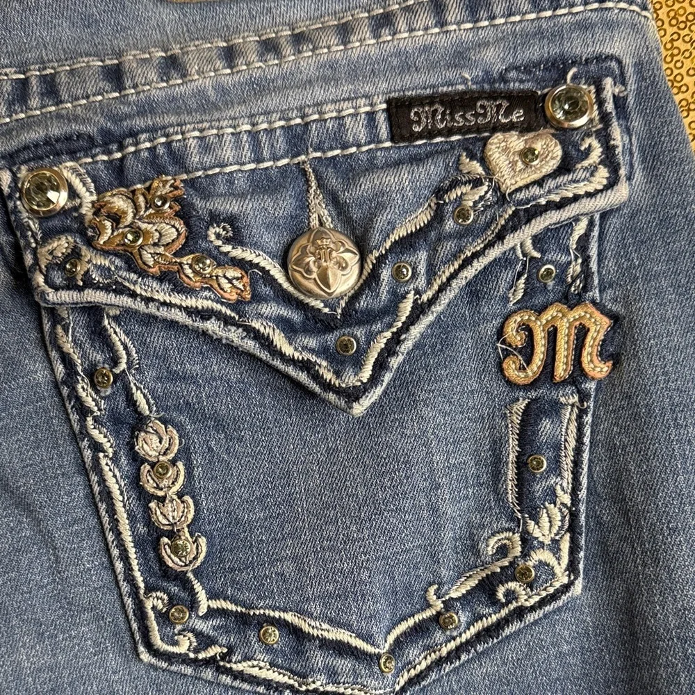 Miss Me Blue Boyfriend Capri flat pocket Embroidered Jeans
